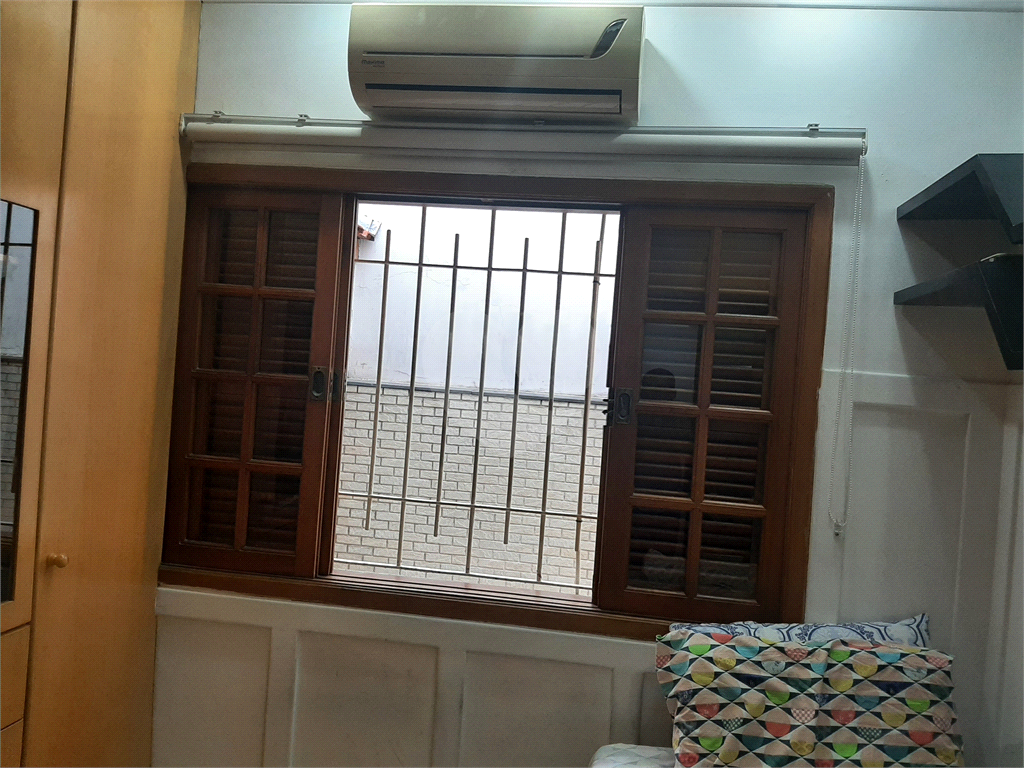 Casa térrea com 3 quartos (2 suítes), piscina, área gourmet e 4 vagas cobertas