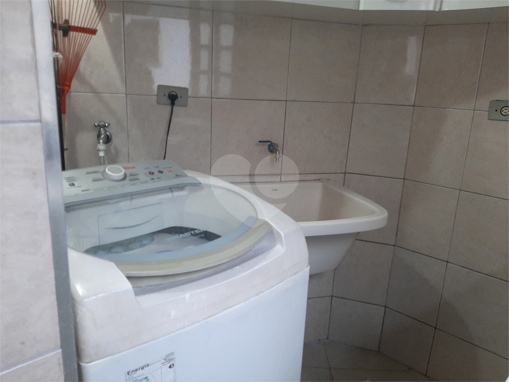 Casa térrea com 3 quartos (2 suítes), piscina, área gourmet e 4 vagas cobertas
