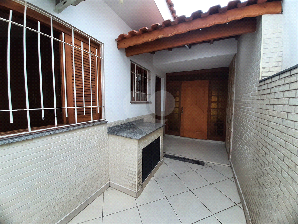 Casa térrea com 3 quartos (2 suítes), piscina, área gourmet e 4 vagas cobertas