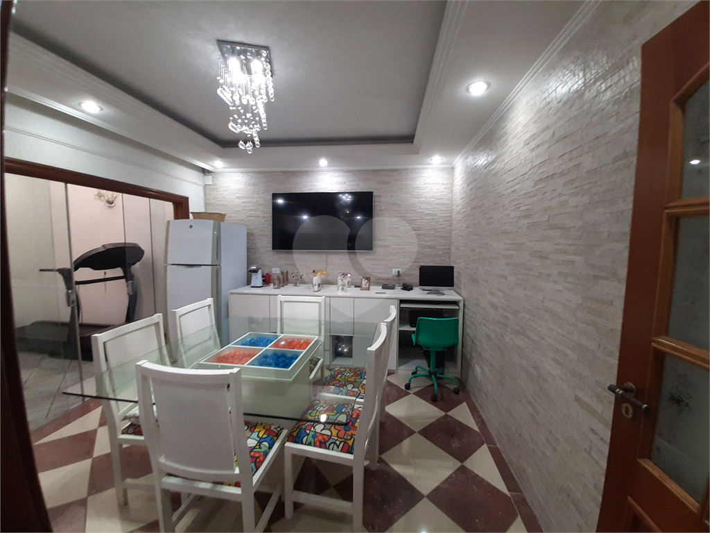 Casa térrea com 3 quartos (2 suítes), piscina, área gourmet e 4 vagas cobertas