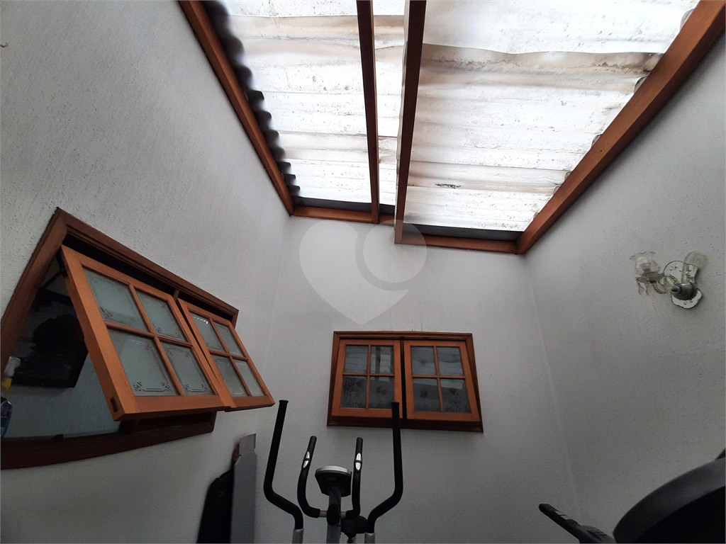 Casa térrea com 3 quartos (2 suítes), piscina, área gourmet e 4 vagas cobertas