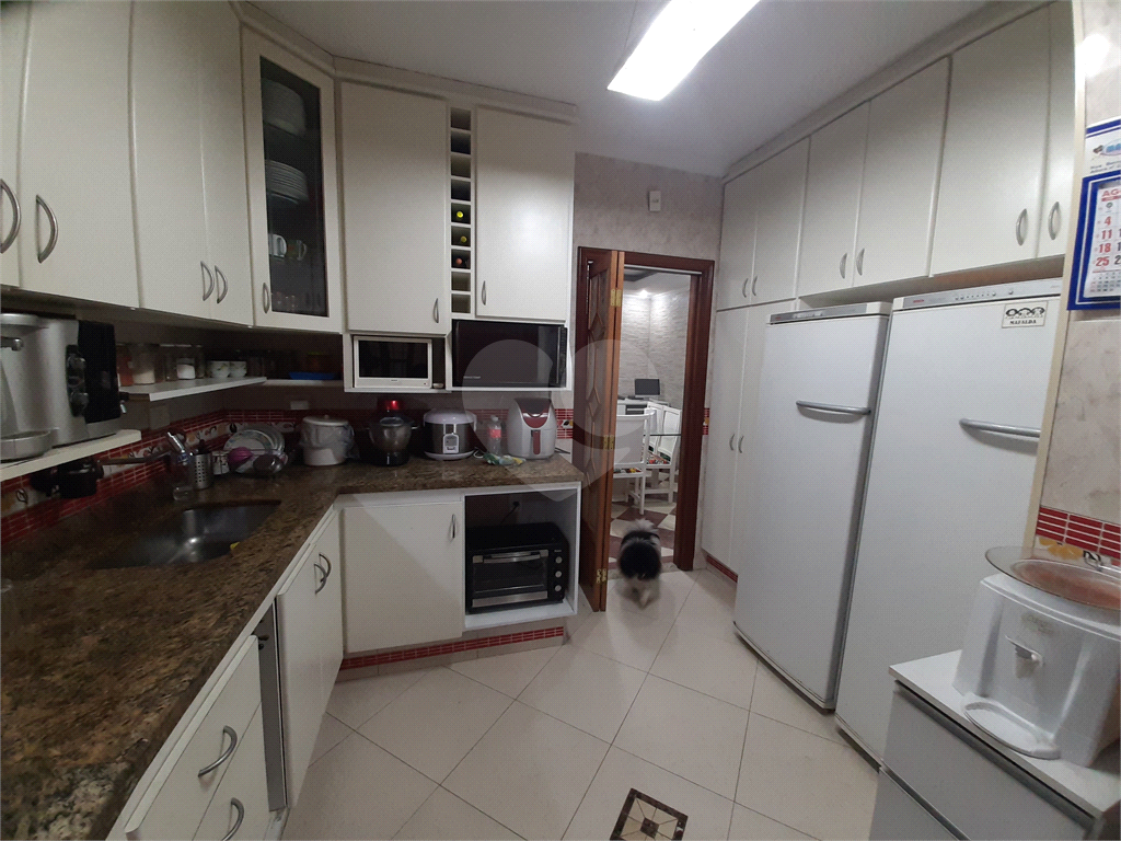 Casa térrea com 3 quartos (2 suítes), piscina, área gourmet e 4 vagas cobertas