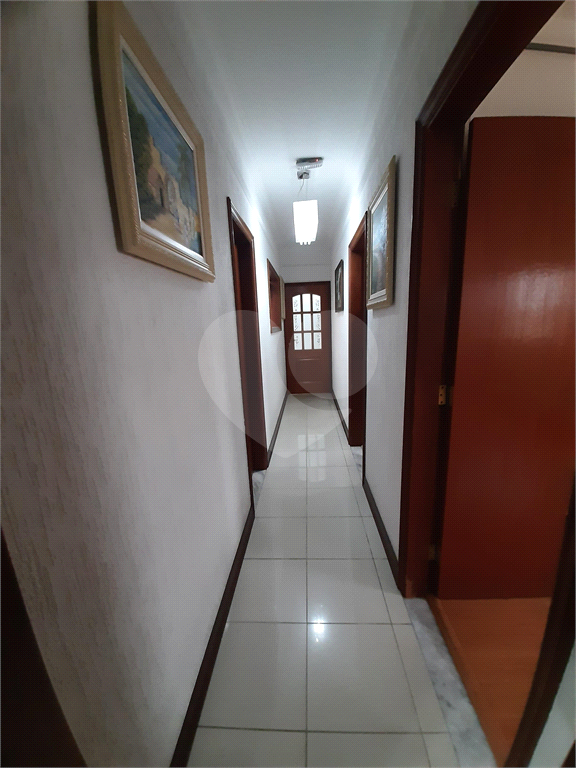 Casa térrea com 3 quartos (2 suítes), piscina, área gourmet e 4 vagas cobertas
