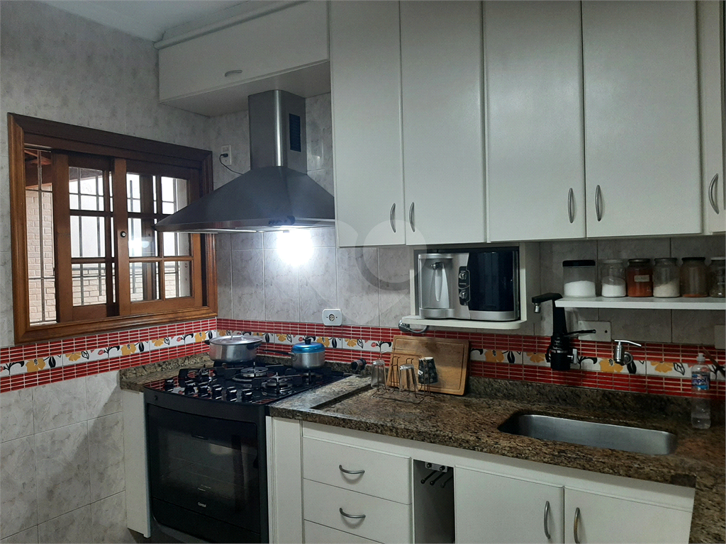 Casa térrea com 3 quartos (2 suítes), piscina, área gourmet e 4 vagas cobertas