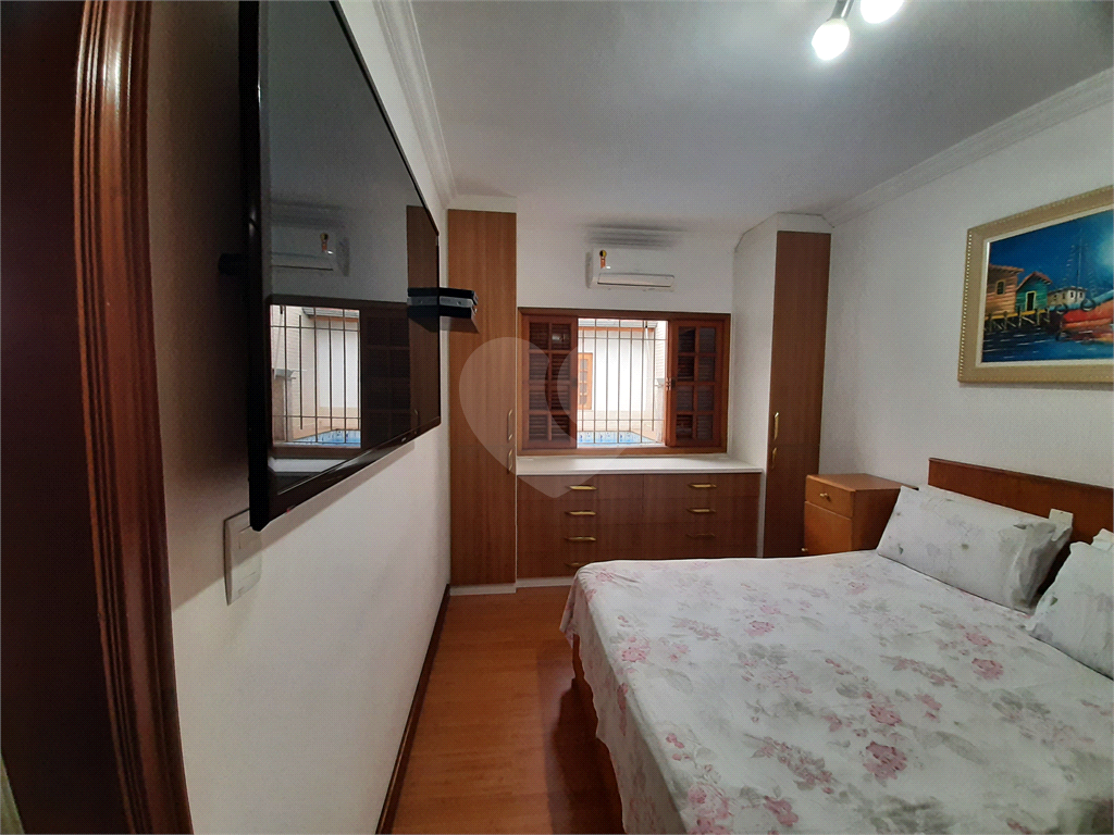 Casa térrea com 3 quartos (2 suítes), piscina, área gourmet e 4 vagas cobertas