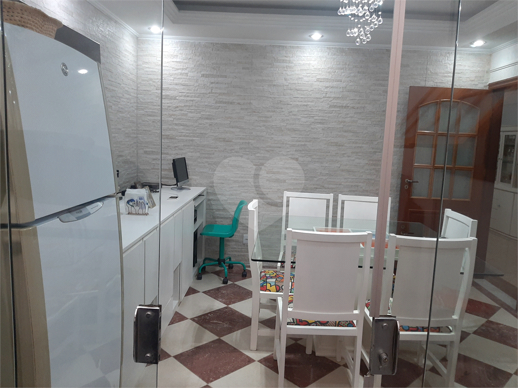 Casa térrea com 3 quartos (2 suítes), piscina, área gourmet e 4 vagas cobertas