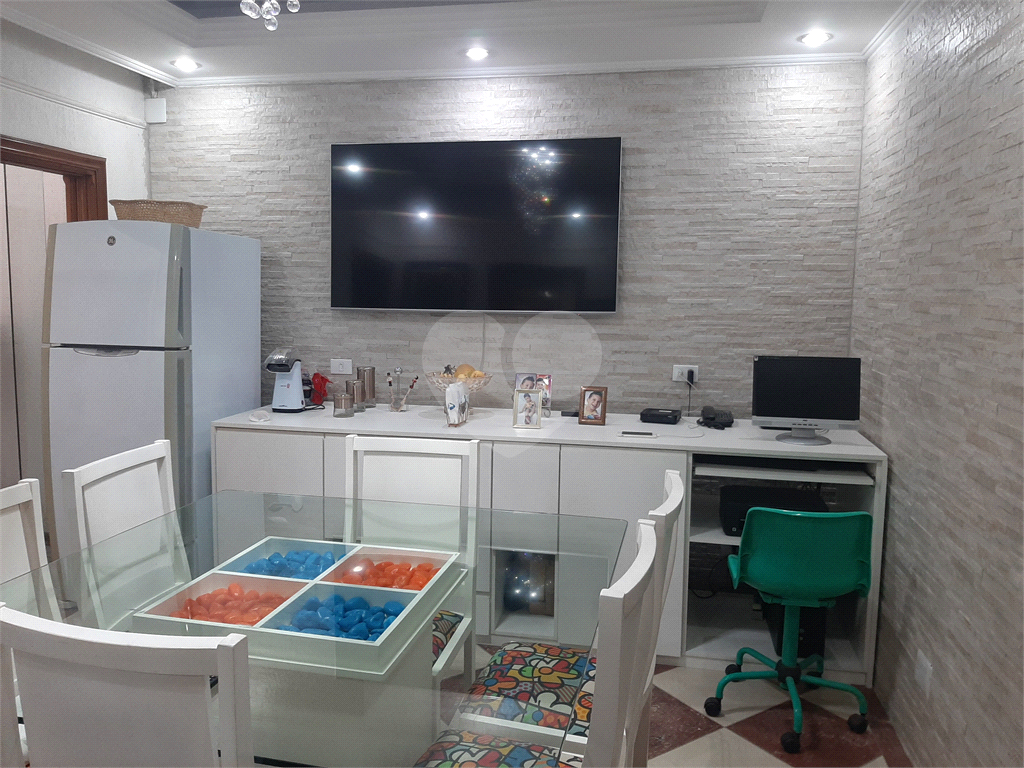 Casa térrea com 3 quartos (2 suítes), piscina, área gourmet e 4 vagas cobertas