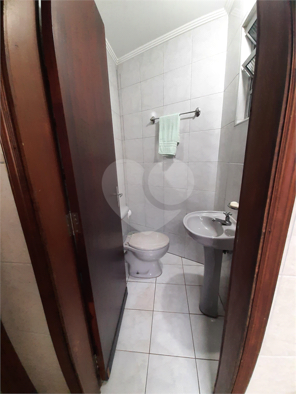 Casa térrea com 3 quartos (2 suítes), piscina, área gourmet e 4 vagas cobertas