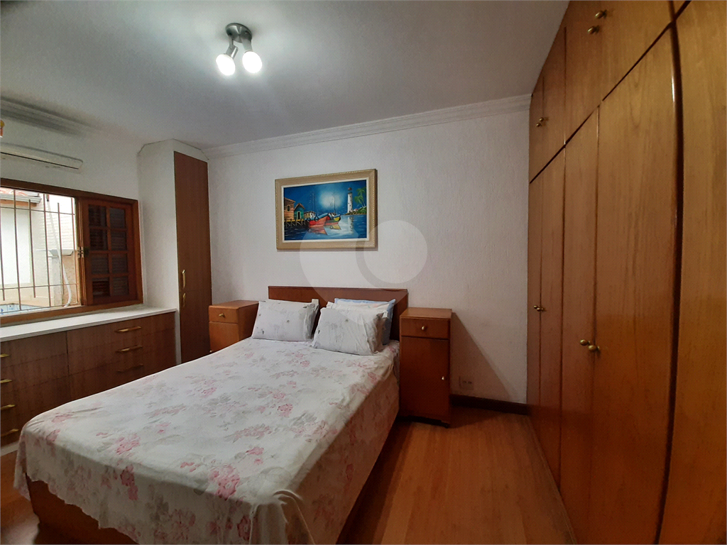 Casa térrea com 3 quartos (2 suítes), piscina, área gourmet e 4 vagas cobertas
