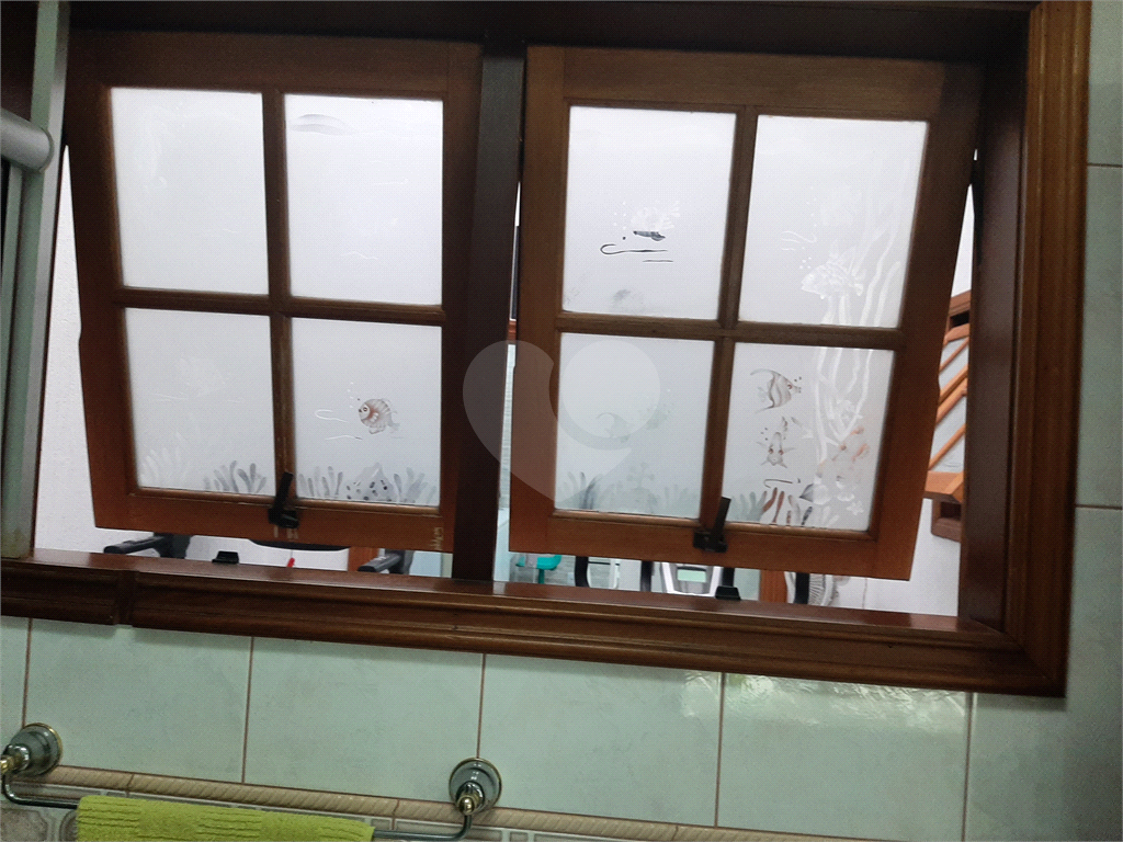 Casa térrea com 3 quartos (2 suítes), piscina, área gourmet e 4 vagas cobertas