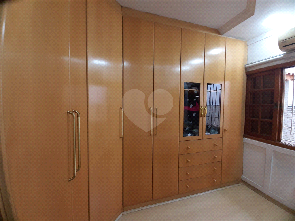 Casa térrea com 3 quartos (2 suítes), piscina, área gourmet e 4 vagas cobertas