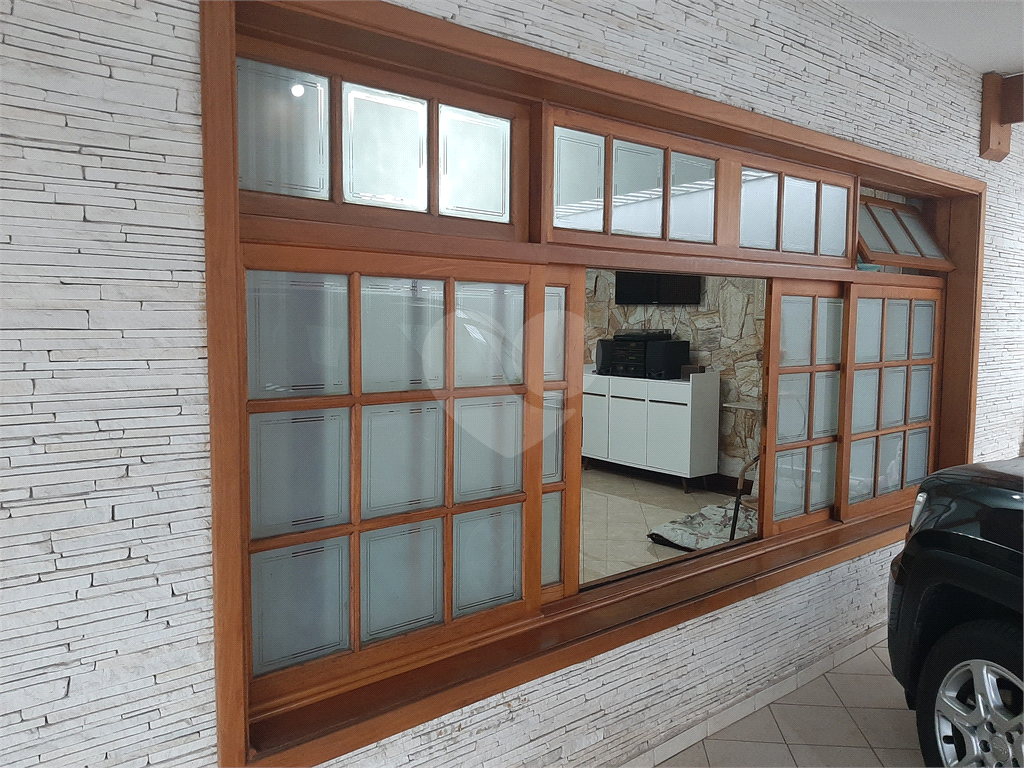 Casa térrea com 3 quartos (2 suítes), piscina, área gourmet e 4 vagas cobertas