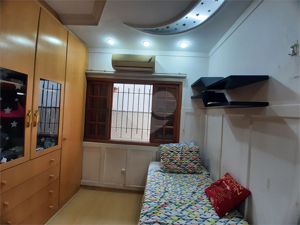 Casa térrea com 3 quartos (2 suítes), piscina, área gourmet e 4 vagas cobertas