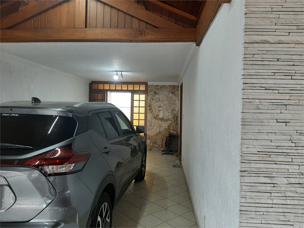Casa térrea com 3 quartos (2 suítes), piscina, área gourmet e 4 vagas cobertas