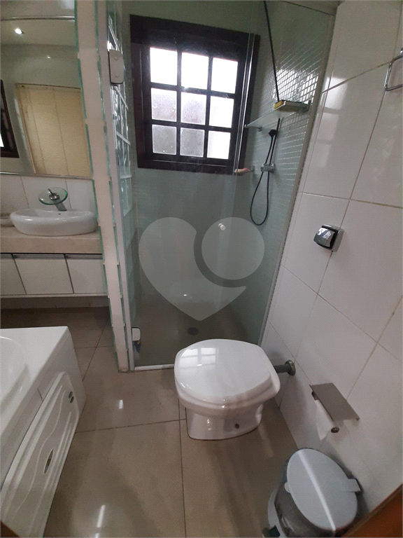 Casa térrea com 3 quartos (2 suítes), piscina, área gourmet e 4 vagas cobertas