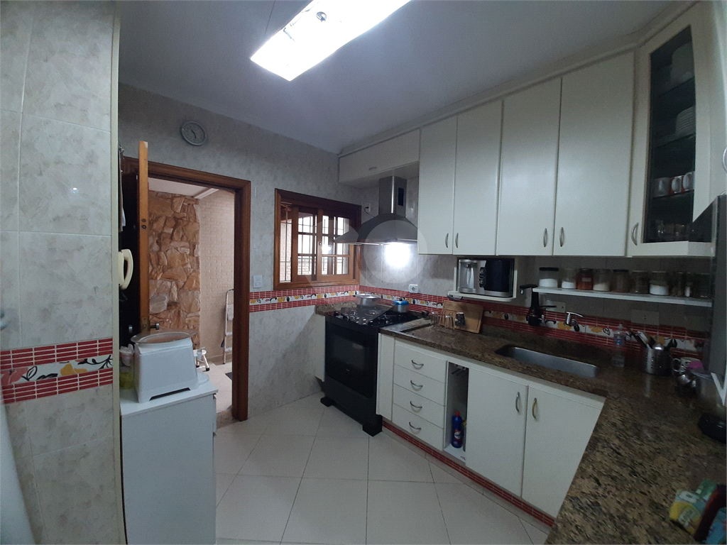 Casa térrea com 3 quartos (2 suítes), piscina, área gourmet e 4 vagas cobertas