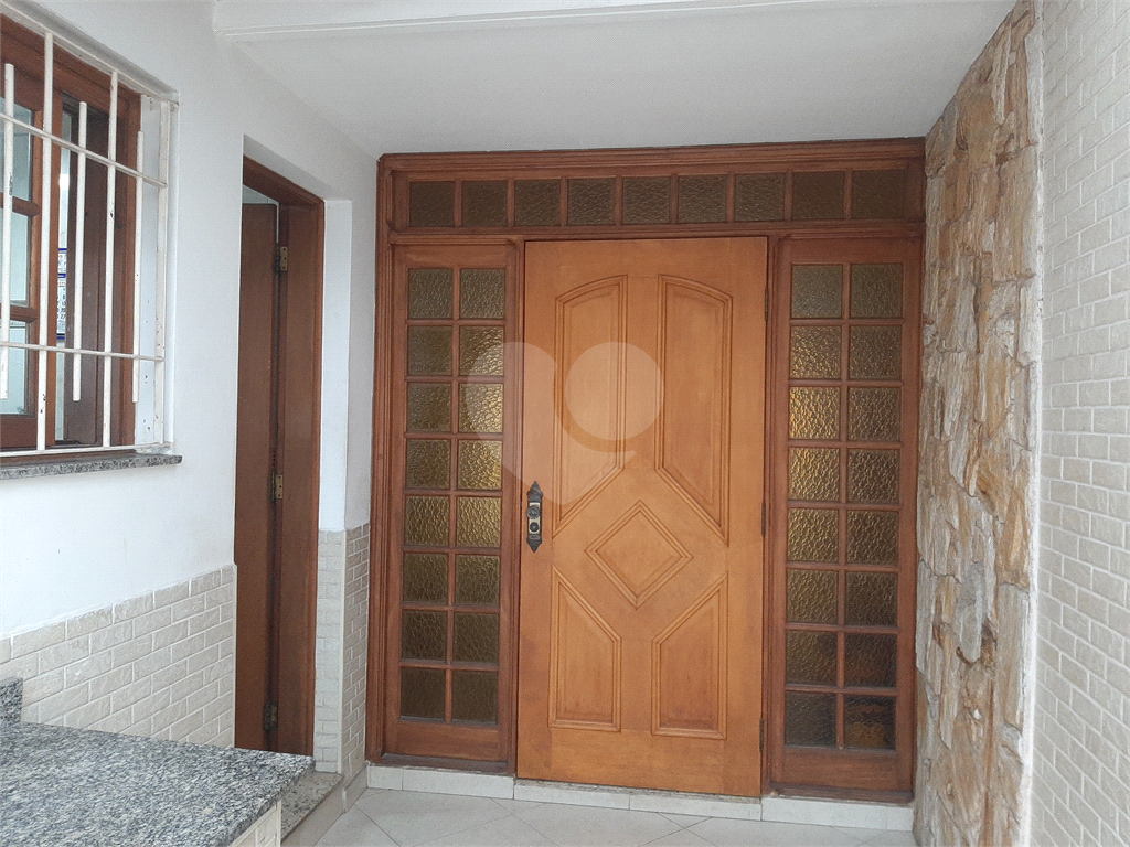 Casa térrea com 3 quartos (2 suítes), piscina, área gourmet e 4 vagas cobertas
