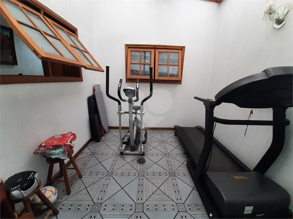 Casa térrea com 3 quartos (2 suítes), piscina, área gourmet e 4 vagas cobertas