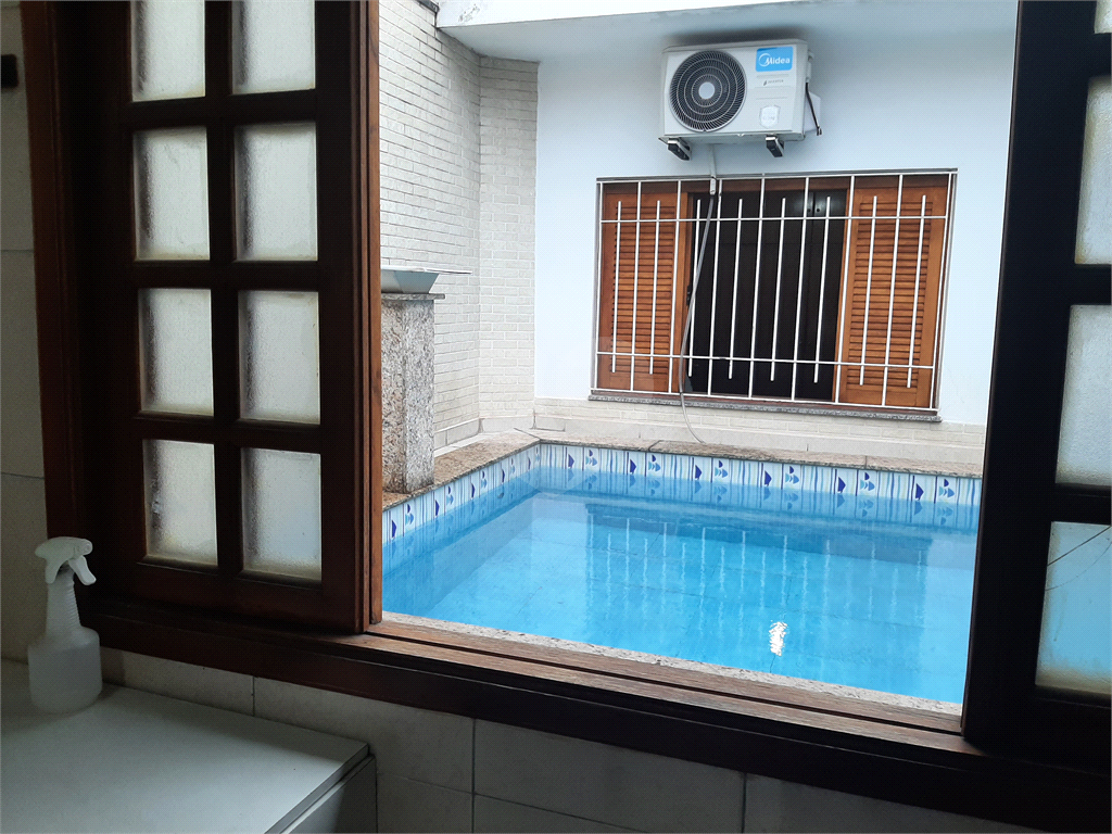Casa térrea com 3 quartos (2 suítes), piscina, área gourmet e 4 vagas cobertas