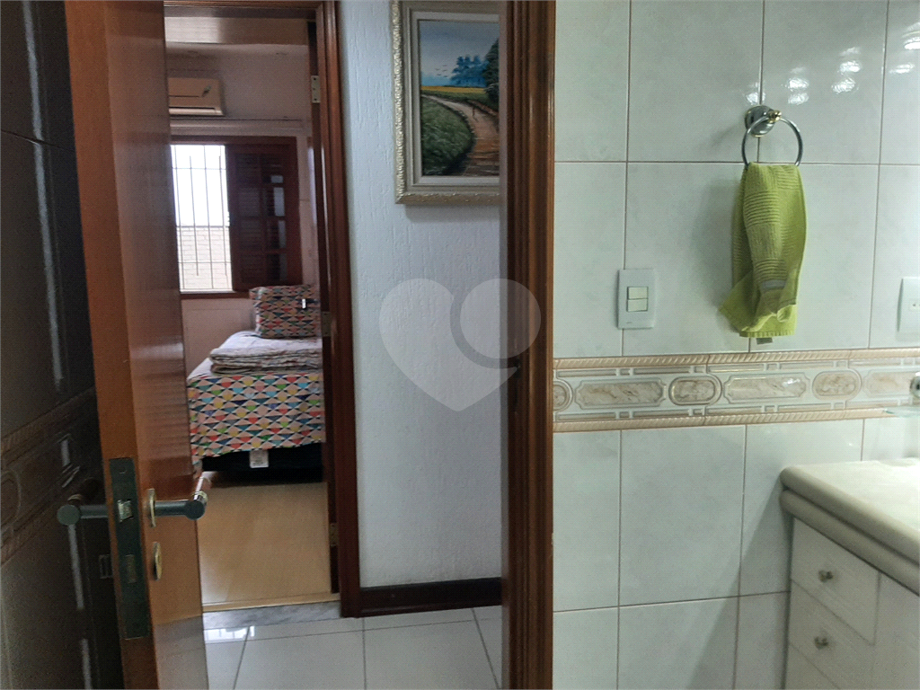 Casa térrea com 3 quartos (2 suítes), piscina, área gourmet e 4 vagas cobertas