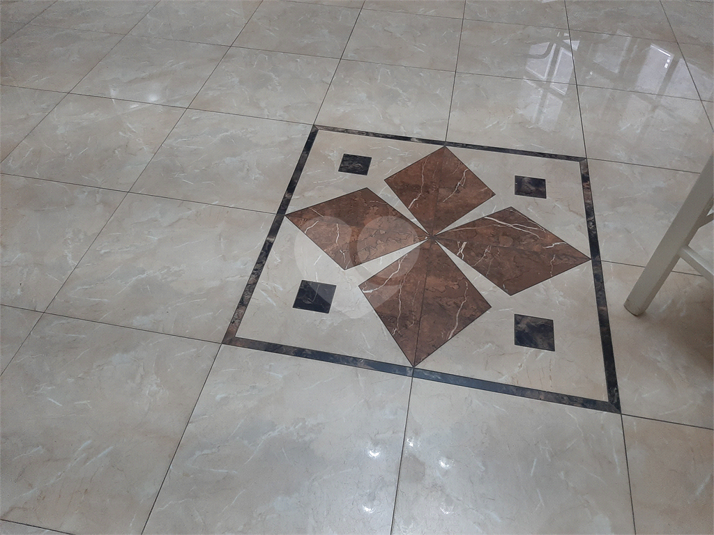 Casa térrea com 3 quartos (2 suítes), piscina, área gourmet e 4 vagas cobertas