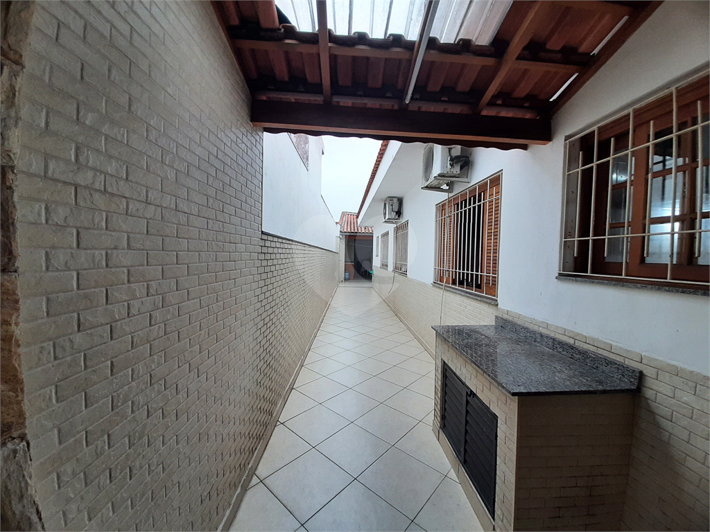 Casa térrea com 3 quartos (2 suítes), piscina, área gourmet e 4 vagas cobertas