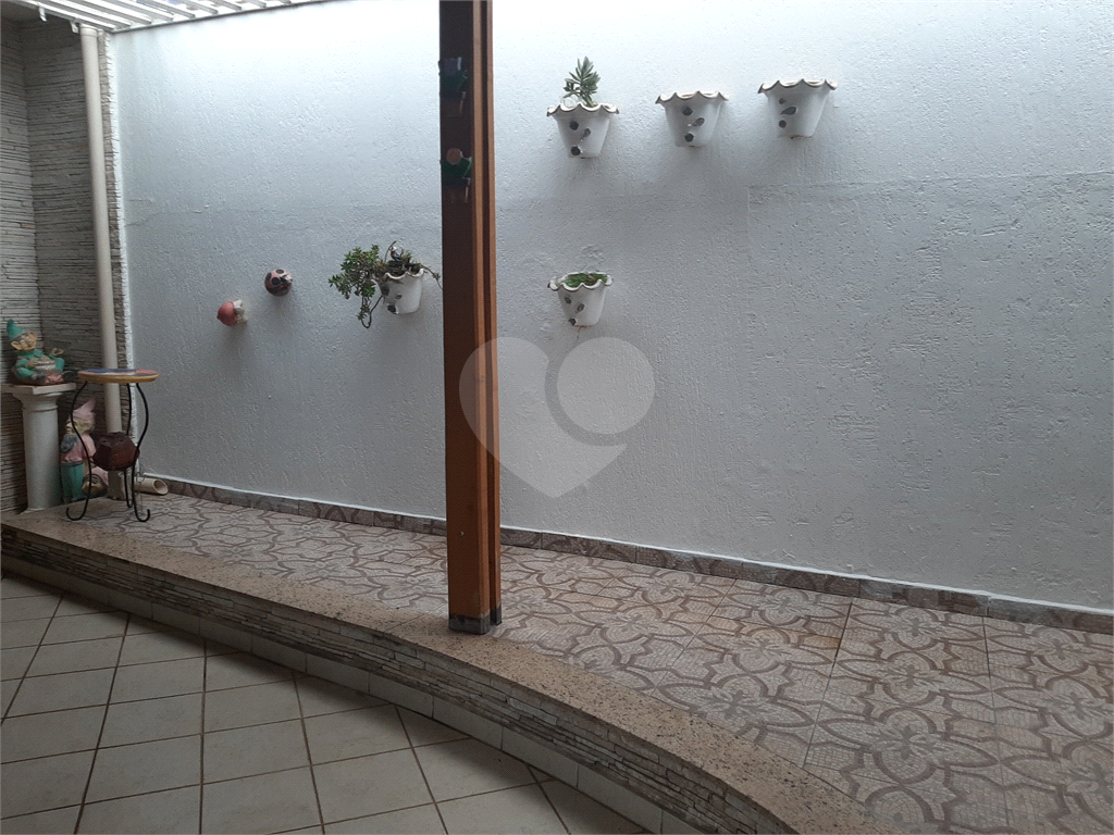 Casa térrea com 3 quartos (2 suítes), piscina, área gourmet e 4 vagas cobertas
