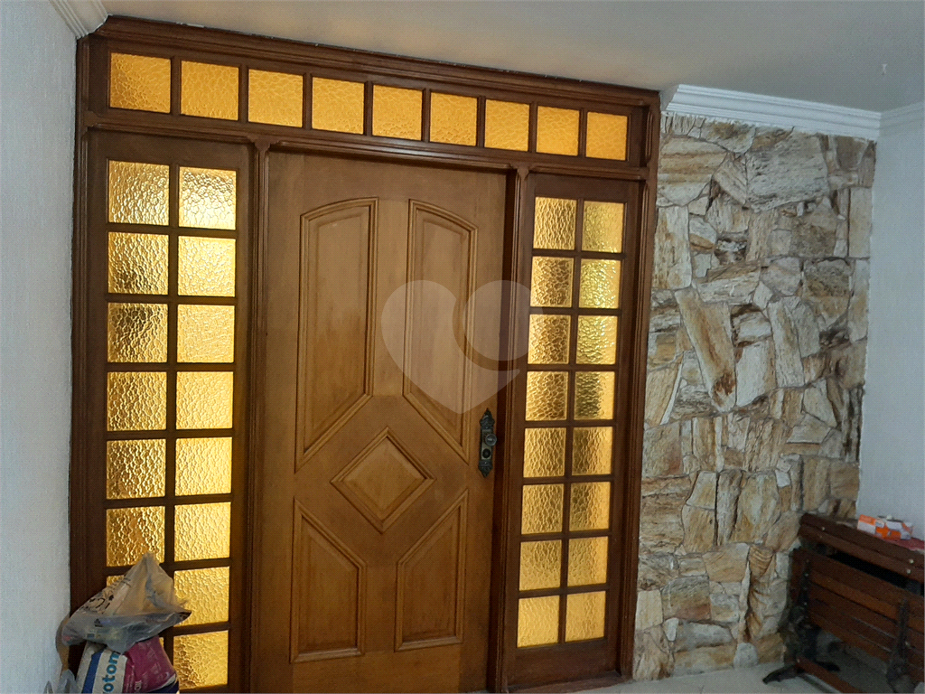 Casa térrea com 3 quartos (2 suítes), piscina, área gourmet e 4 vagas cobertas