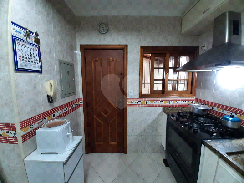 Casa térrea com 3 quartos (2 suítes), piscina, área gourmet e 4 vagas cobertas