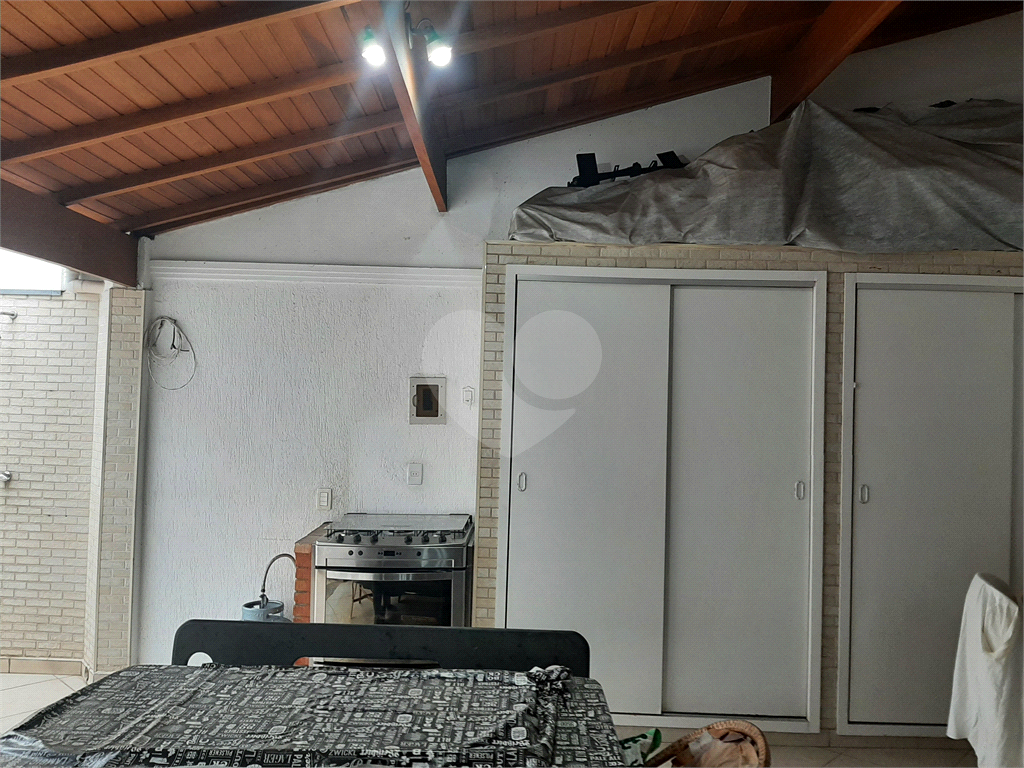 Casa térrea com 3 quartos (2 suítes), piscina, área gourmet e 4 vagas cobertas