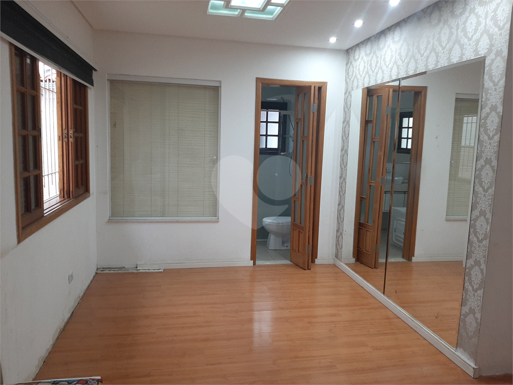 Casa térrea com 3 quartos (2 suítes), piscina, área gourmet e 4 vagas cobertas