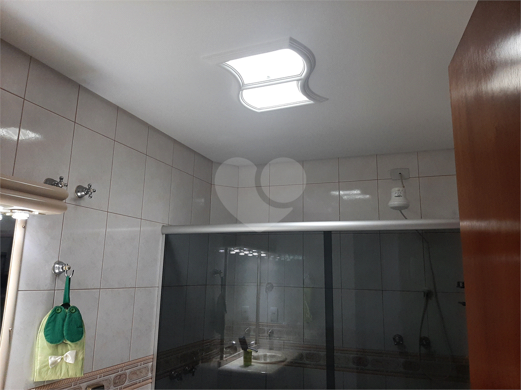 Casa térrea com 3 quartos (2 suítes), piscina, área gourmet e 4 vagas cobertas