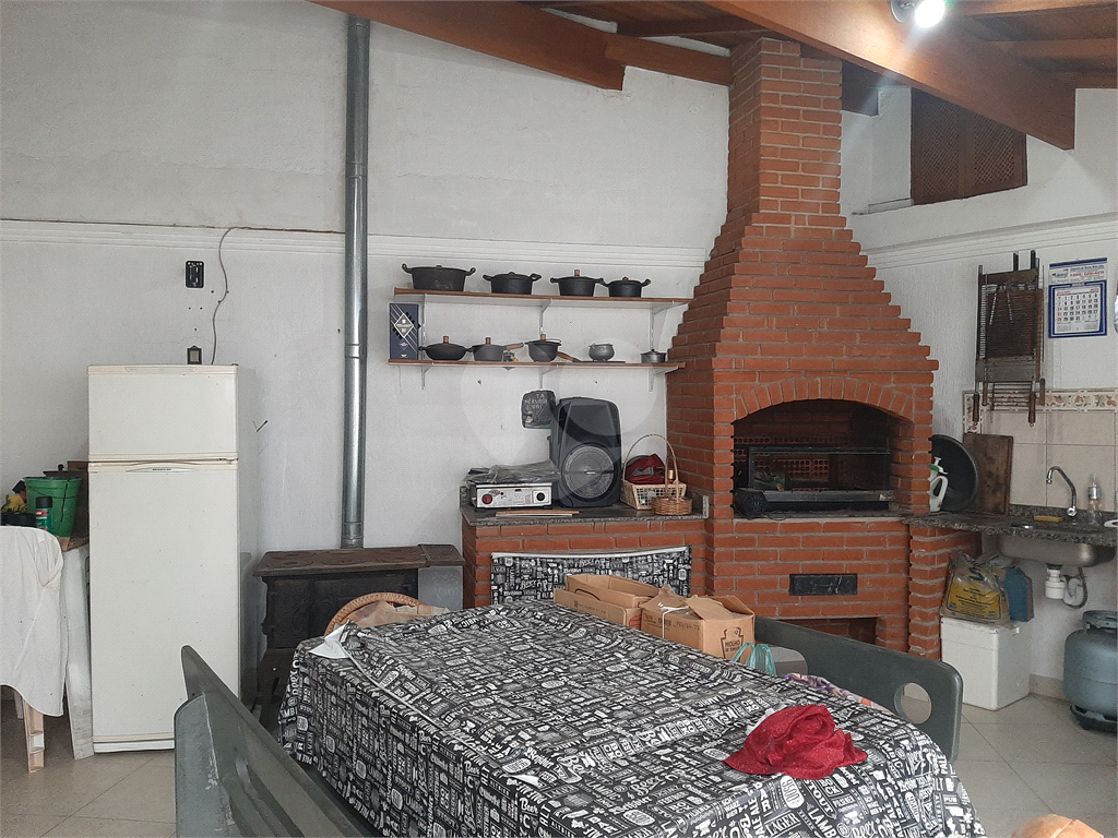 Casa térrea com 3 quartos (2 suítes), piscina, área gourmet e 4 vagas cobertas
