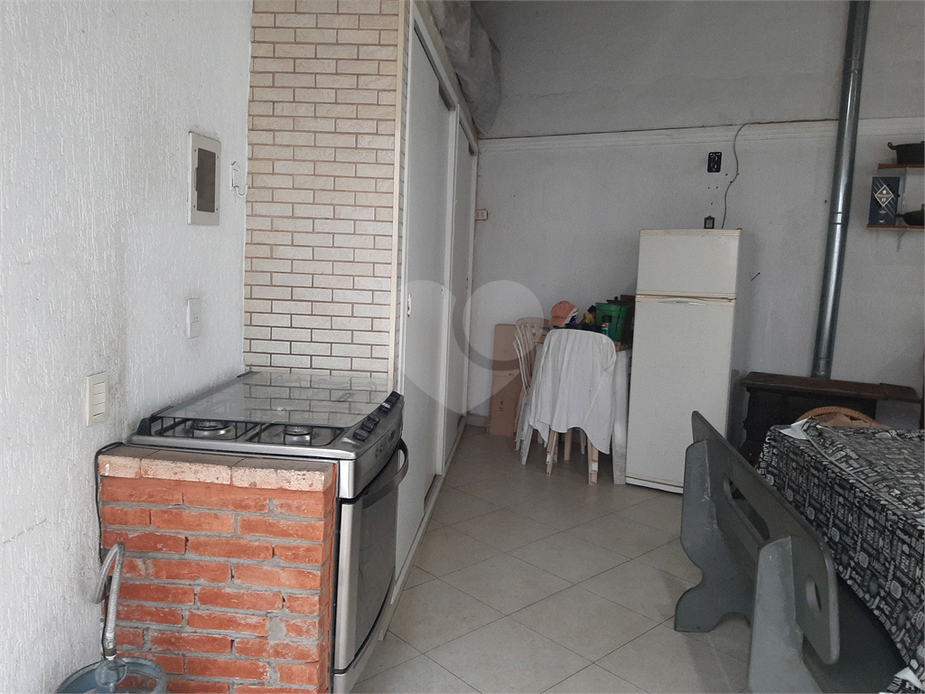 Casa térrea com 3 quartos (2 suítes), piscina, área gourmet e 4 vagas cobertas