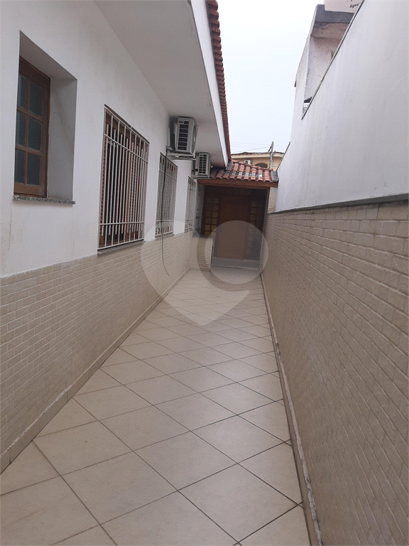 Casa térrea com 3 quartos (2 suítes), piscina, área gourmet e 4 vagas cobertas