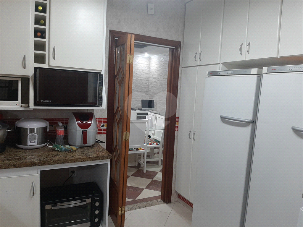 Casa térrea com 3 quartos (2 suítes), piscina, área gourmet e 4 vagas cobertas