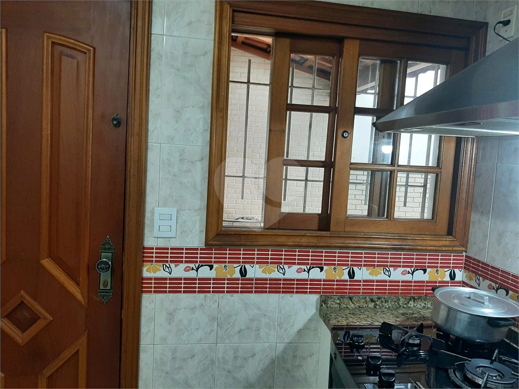 Casa térrea com 3 quartos (2 suítes), piscina, área gourmet e 4 vagas cobertas