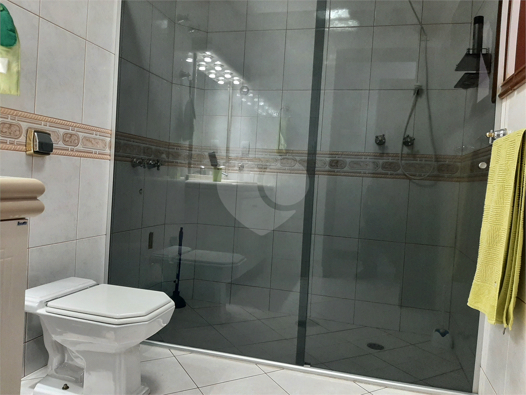 Casa térrea com 3 quartos (2 suítes), piscina, área gourmet e 4 vagas cobertas