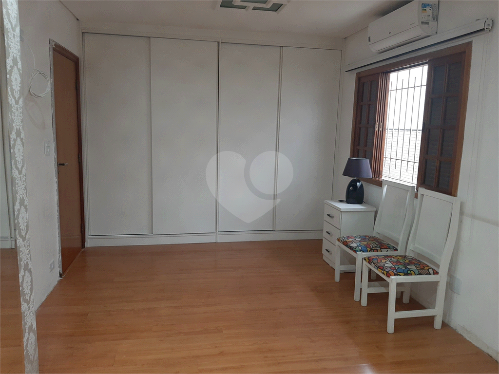 Casa térrea com 3 quartos (2 suítes), piscina, área gourmet e 4 vagas cobertas
