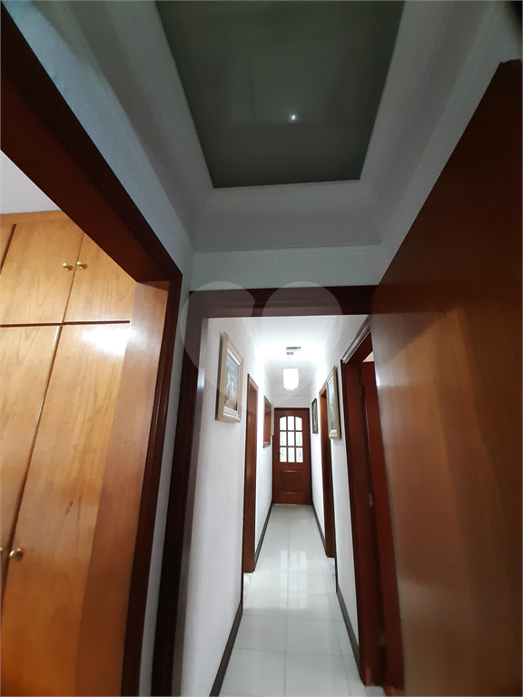 Casa térrea com 3 quartos (2 suítes), piscina, área gourmet e 4 vagas cobertas