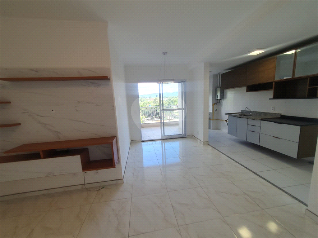 Apartamento à venda com 2 quartos, 67m² - Foto 3