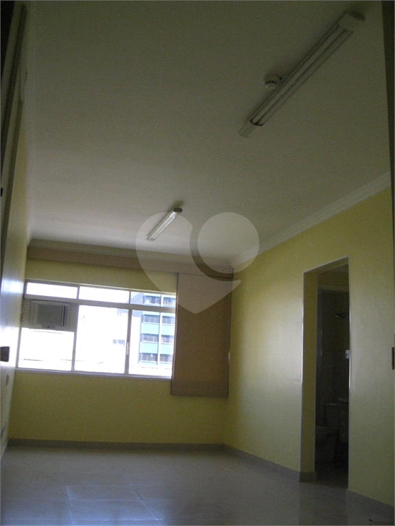 Sala comercial de 28 m² para alugar em Pinheiro