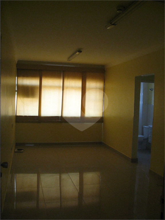 Sala comercial de 28 m² para alugar em Pinheiro