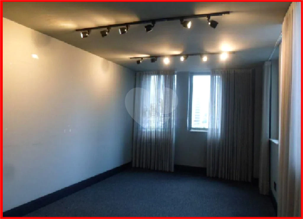 Sala Comercial com 68 m² Pinheiros 
