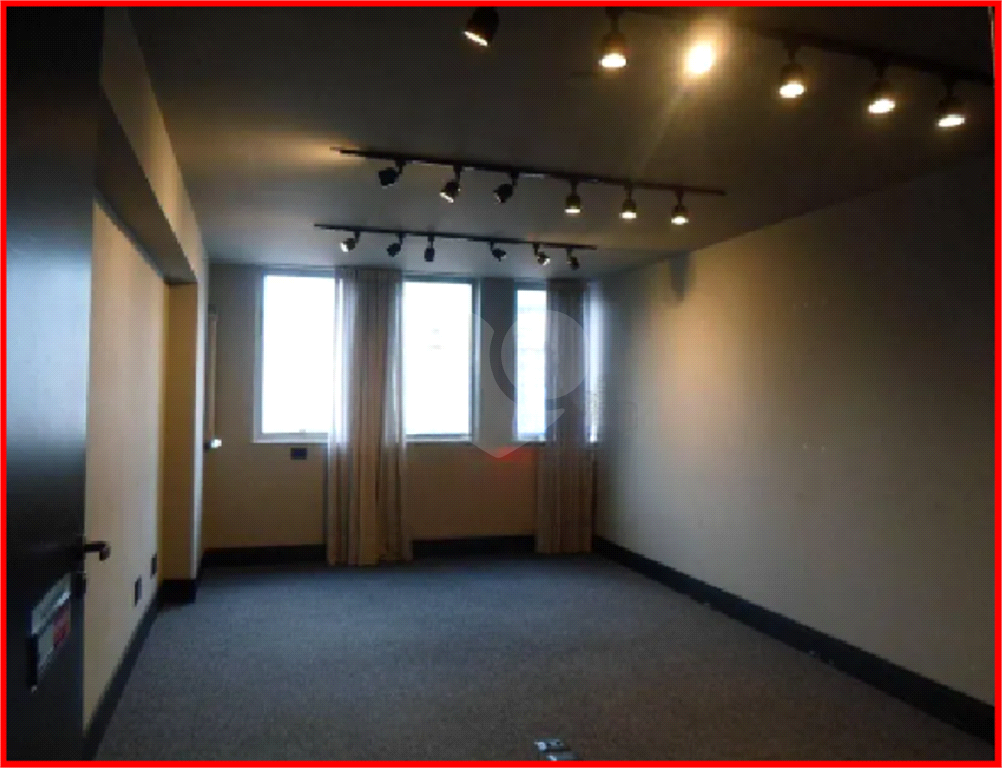 Sala comercial com 68 m² para locação em Pinheiros 