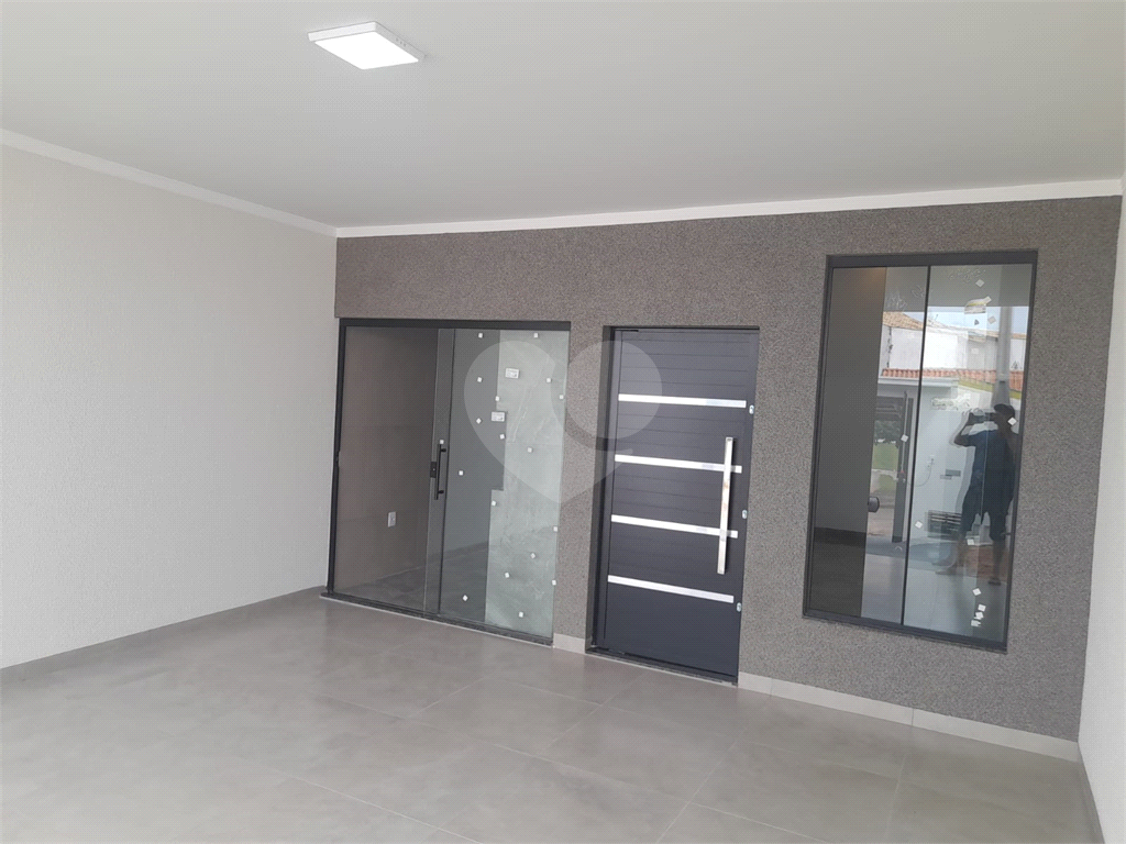 Casa à venda com 3 quartos, 242m² - Foto 1