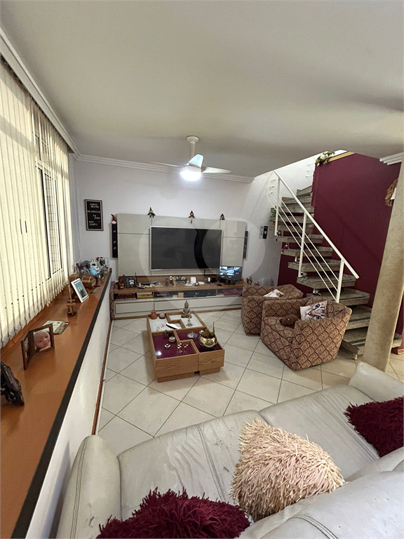 Sobrado venda no Alto da Mooca, com 266m2, 4 quartos, 3 salas, área gourmet e 2 vagas de garagem