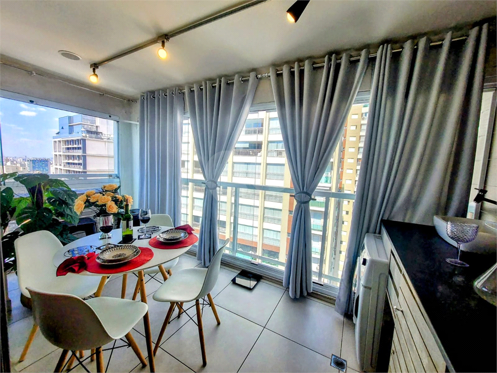 Apartamento a venda na Rua Agosta 