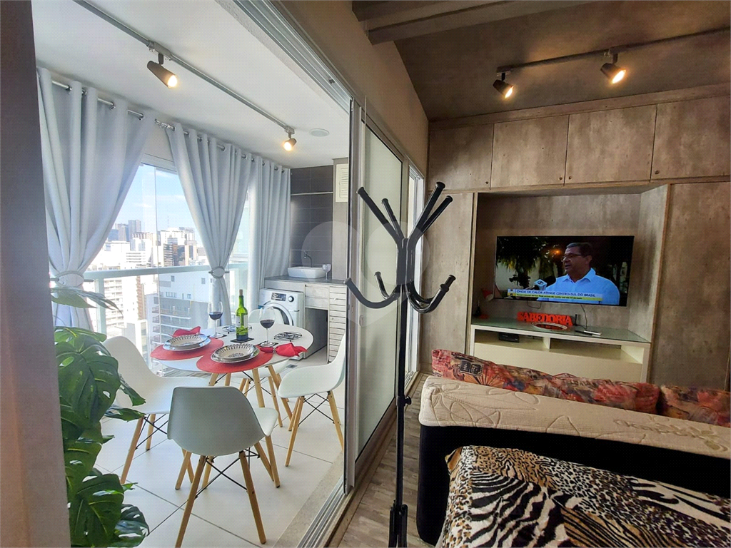 Apartamento a venda na Rua Agosta 