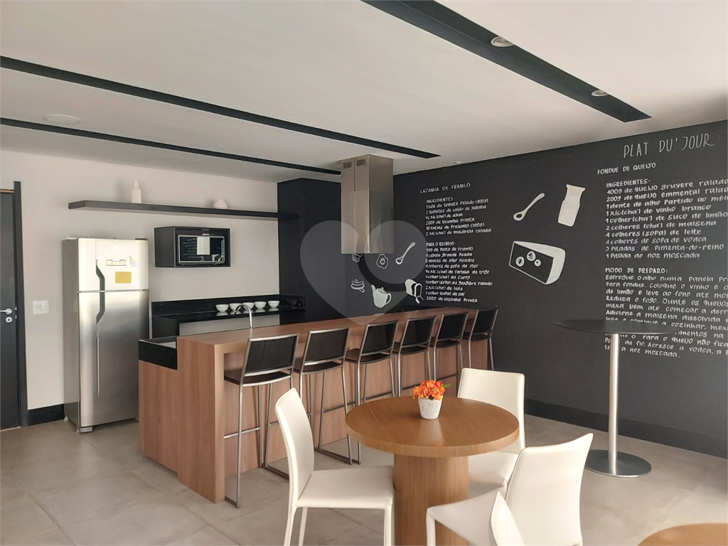 Apartamento a venda na Rua Agosta 